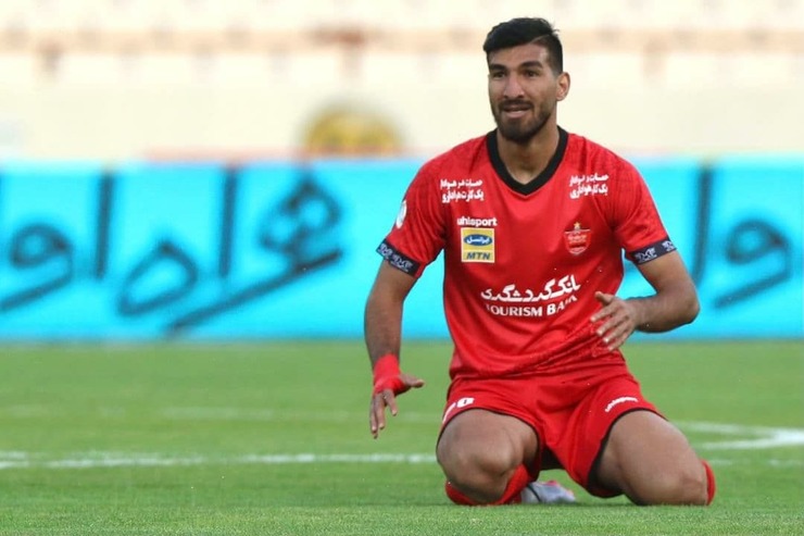 مهاجم پرسپولیس با وجود درخشش در پرسپولیس و احتمالا کسب قهرمانی در لیگ، شاید راهی سپاهان شود.