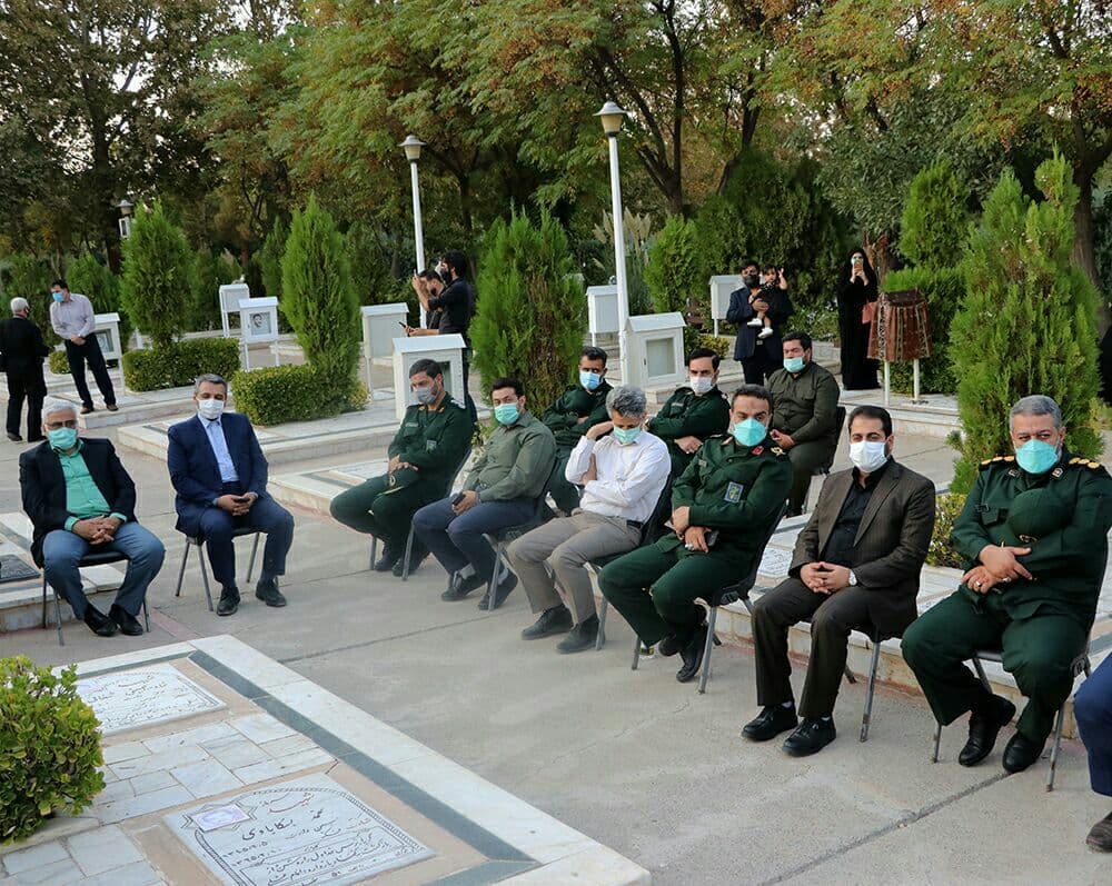 مراسم عطرافشانی و گلباران مزار «شهید محمود کاوه» در مشهد