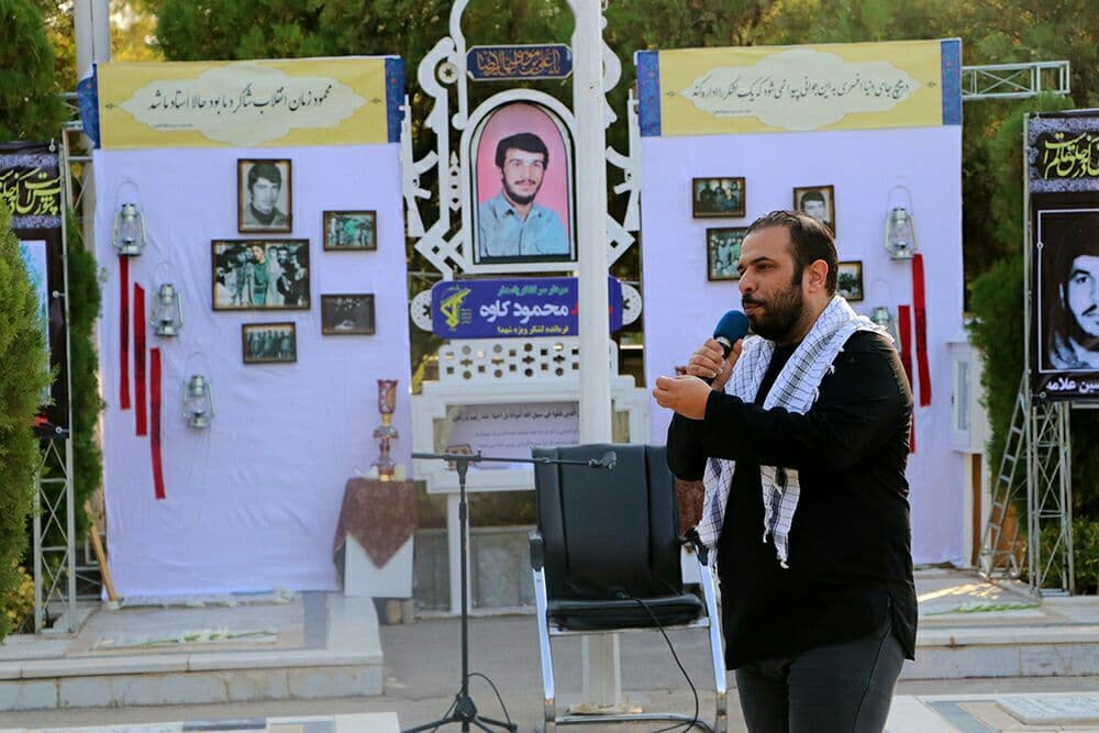 مراسم عطرافشانی و گلباران مزار «شهید محمود کاوه» در مشهد