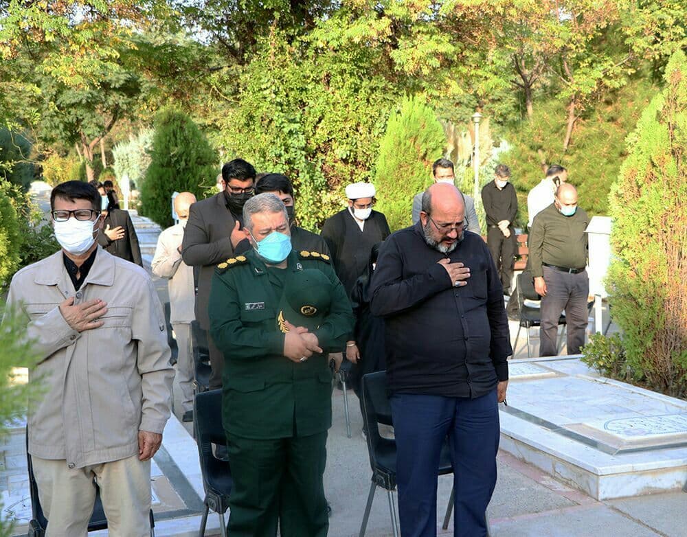 مراسم عطرافشانی و گلباران مزار «شهید محمود کاوه» در مشهد