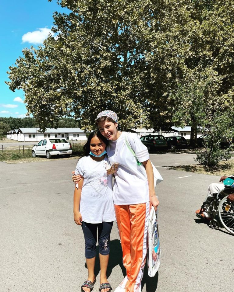 حضور فرشته حسینی در کمپ پناهجویان افغان در صربستان + تصاویر