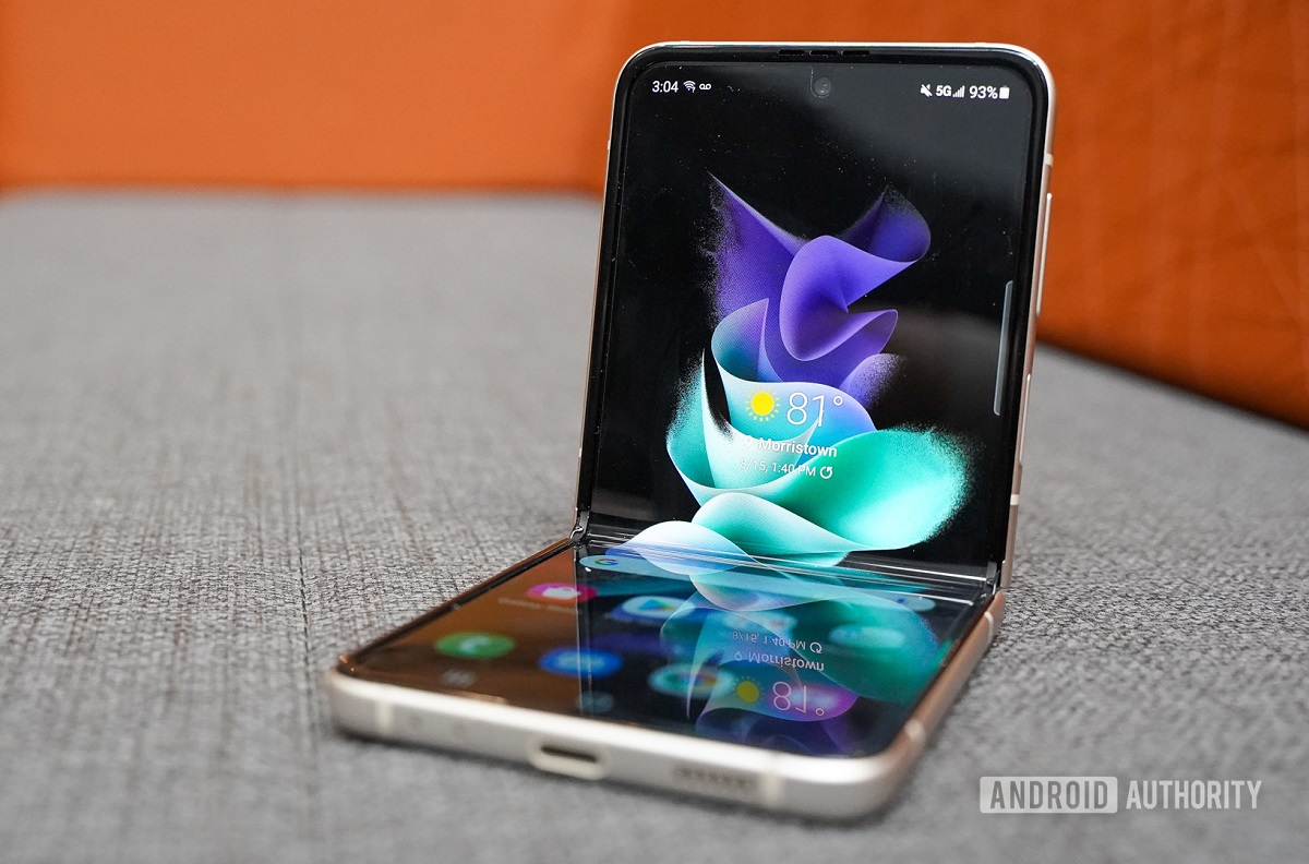 معرفی دو گوشی تاشوی جدید سامسونگ: ۳ Z Fold و Z Flip۳ معرفی دو گوشی تاشوی جدید سامسونگ: ۳ Z Fold و Z Flip۳