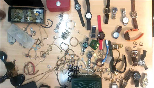 دستگیری باند مخوف «رها» به سرکردگی یک دختر در مشهد + جزئیات و عکس دستگیری باند مخوف «رها» به سرکردگی یک دختر در مشهد + جزئیات و عکس