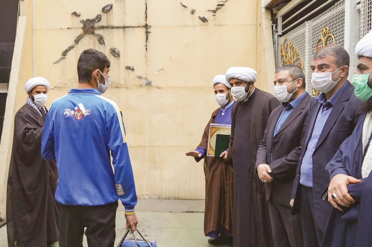 آزادی بیش از ۴۰۰ زندانی در یک طرح «مسجدمحور» | مهربانی به‌وقت «نذر هشتم»