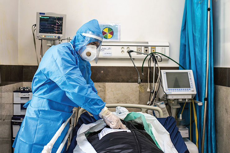 گفتگو با نویسنده «زندگی در روزهای قرمز» که کتابی درباره روزهای آغازین کروناست گفتگو با نویسنده «زندگی در روزهای قرمز» که کتابی درباره روزهای آغازین کروناست