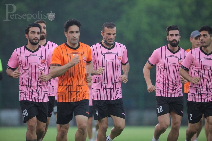 فدراسیون فوتبال دست پرسپولیس را در پوست گردو گذاشت؟