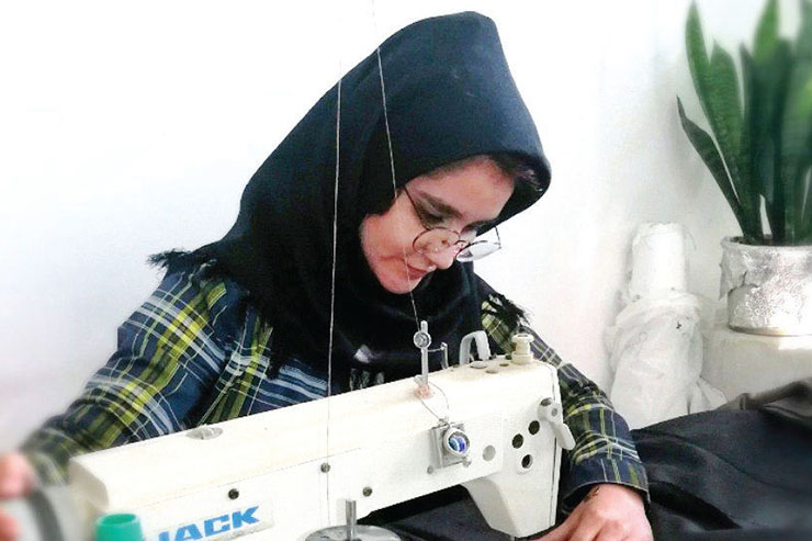 وقتی &laquo;نیلا&raquo; حرف می&zwnj;زند، انگار پیچ رادیو باز است