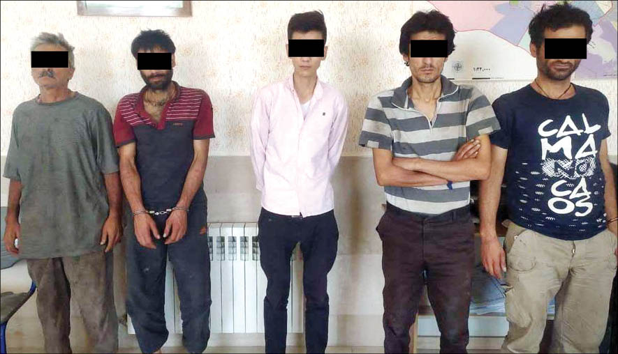 دستگیری باند سرقت خودرو در مشهد درون یک کانال کولر + عکس دستگیری باند سرقت خودرو در مشهد درون یک کانال کولر + عکس