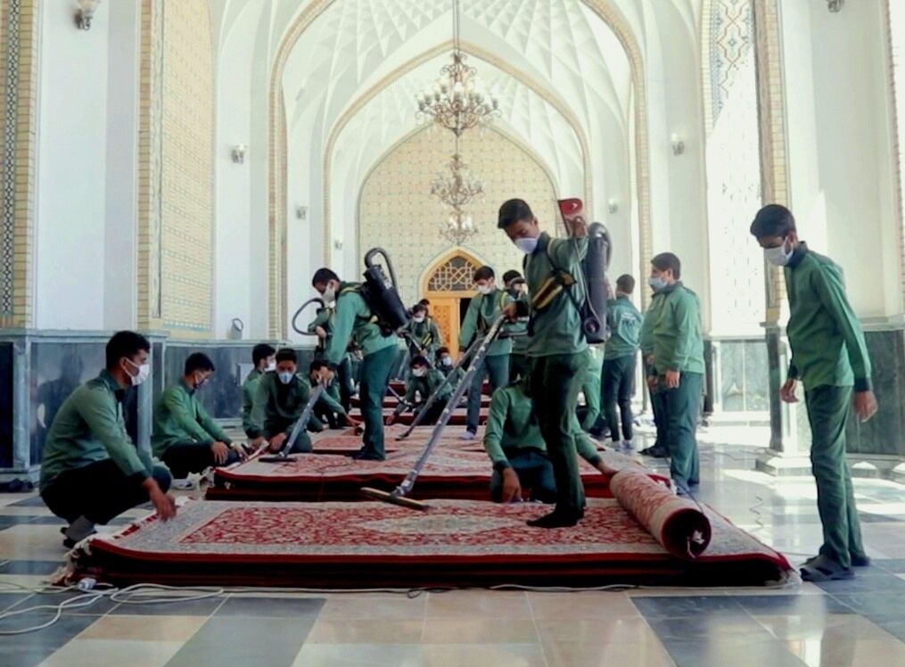 پخش مستندی درباره خادمان جوان حرم امام رضا (ع) از شبکه مستند پخش مستندی درباره خادمان جوان حرم امام رضا (ع) از شبکه مستند