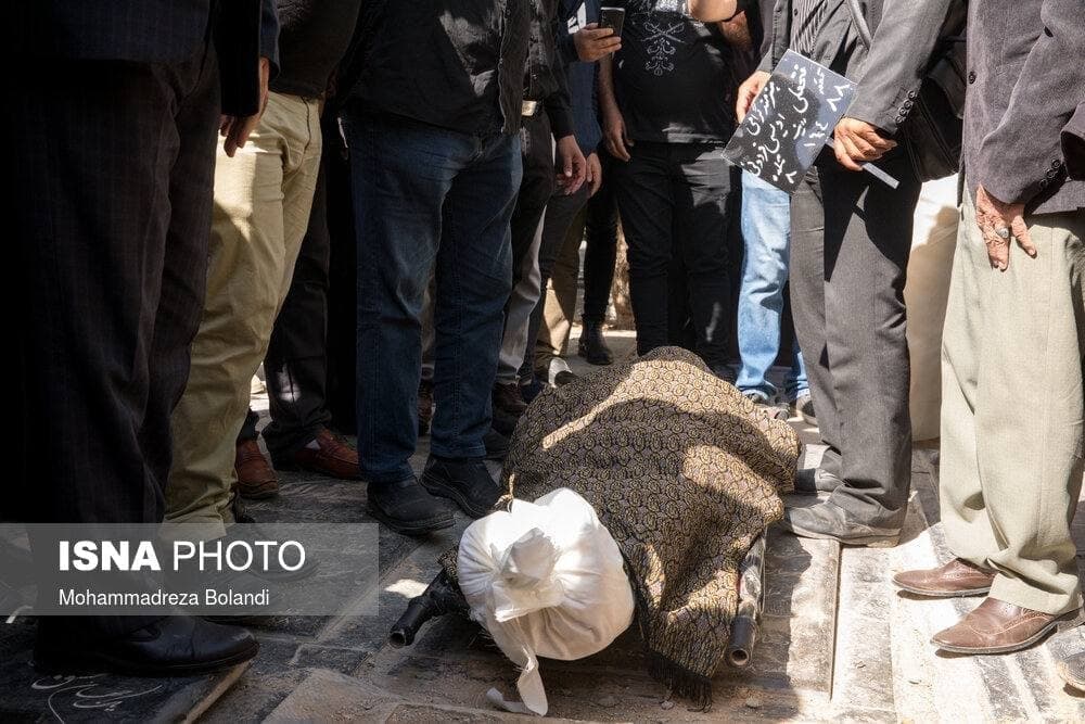 مراسم خاکسپاری «فتحعلی اویسی» در قطعه هنرمندان بهشت زهرا (س) + عکس مراسم خاکسپاری «فتحعلی اویسی» در قطعه هنرمندان بهشت زهرا (س) + عکس