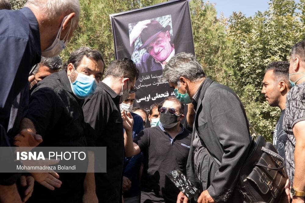 مراسم خاکسپاری «فتحعلی اویسی» در قطعه هنرمندان بهشت زهرا (س) + عکس مراسم خاکسپاری «فتحعلی اویسی» در قطعه هنرمندان بهشت زهرا (س) + عکس