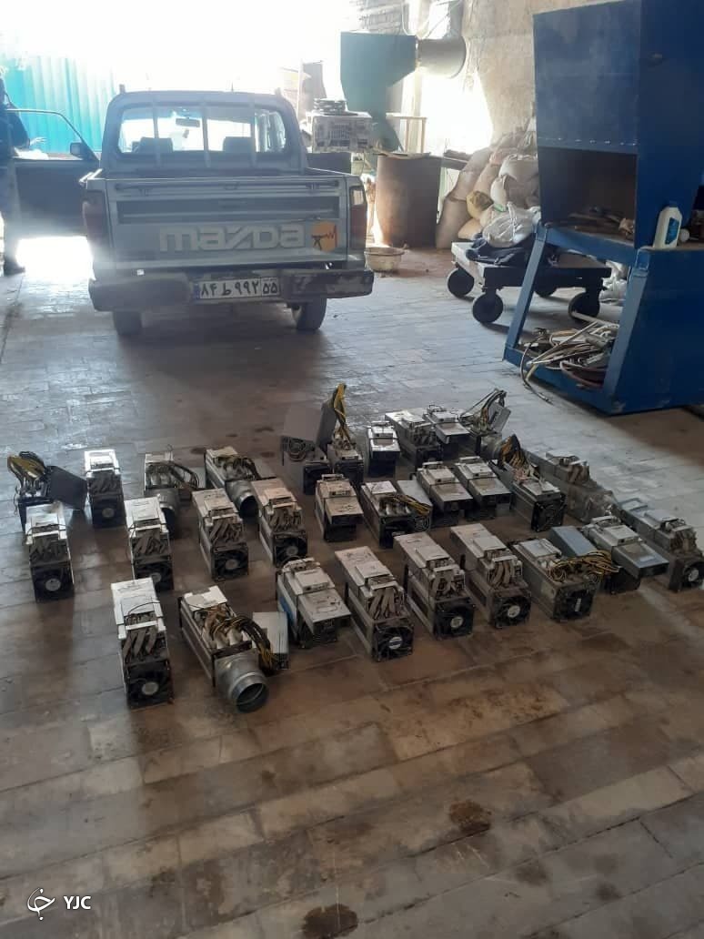 کشف ۱۸ دستگاه ماینر از درون یک چاه در کهریزک + فیلم و عکس کشف ۱۸ دستگاه ماینر از درون یک چاه در کهریزک + فیلم و عکس