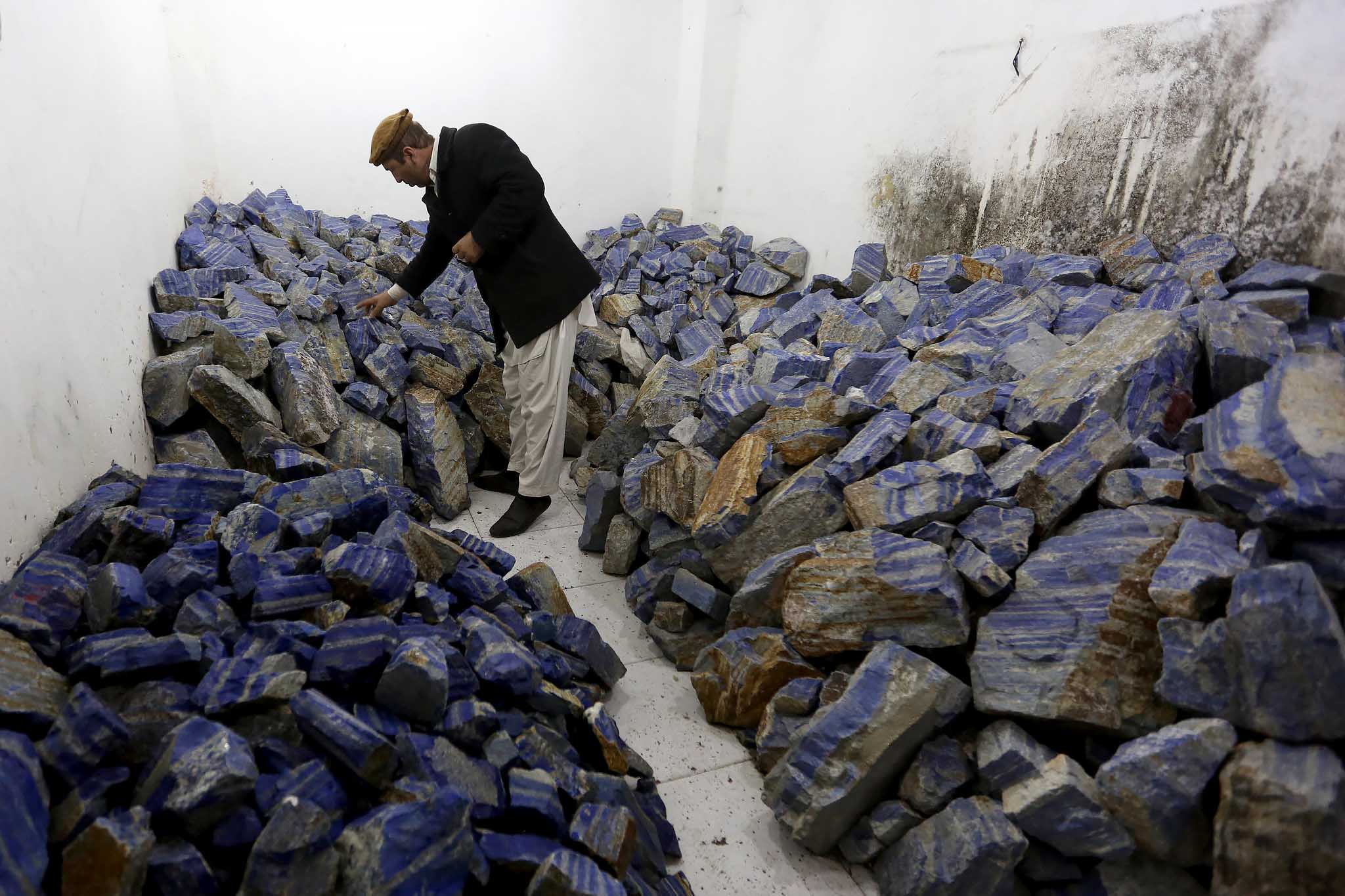 از سنگ لاجورد و خواص آن چه میدانیم؟ از سنگ لاجورد و خواص آن چه میدانیم؟