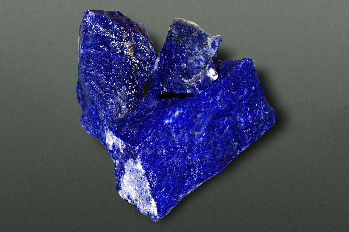 از سنگ لاجورد و خواص آن چه میدانیم؟ از سنگ لاجورد و خواص آن چه میدانیم؟