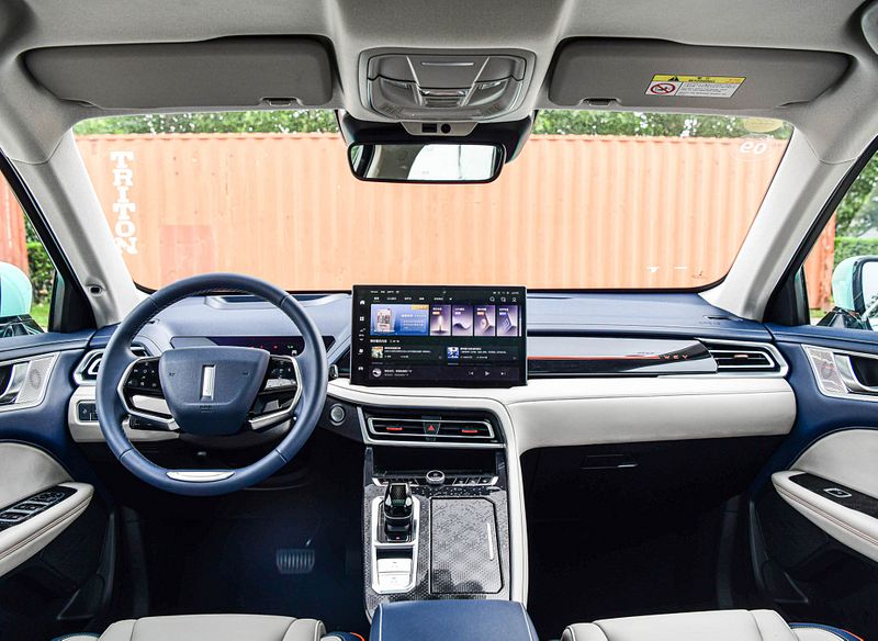 بررسی یکی از زیباترین و خوش قیمت ترین کراس اوورهای چینی بررسی یکی از زیباترین و خوش قیمت ترین کراس اوورهای چینی