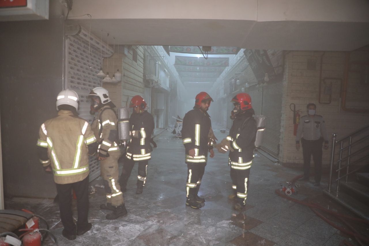 وقوع آتش سوزی در بازار رضا مشهد + تصاویر وقوع آتش سوزی در بازار رضا مشهد + تصاویر