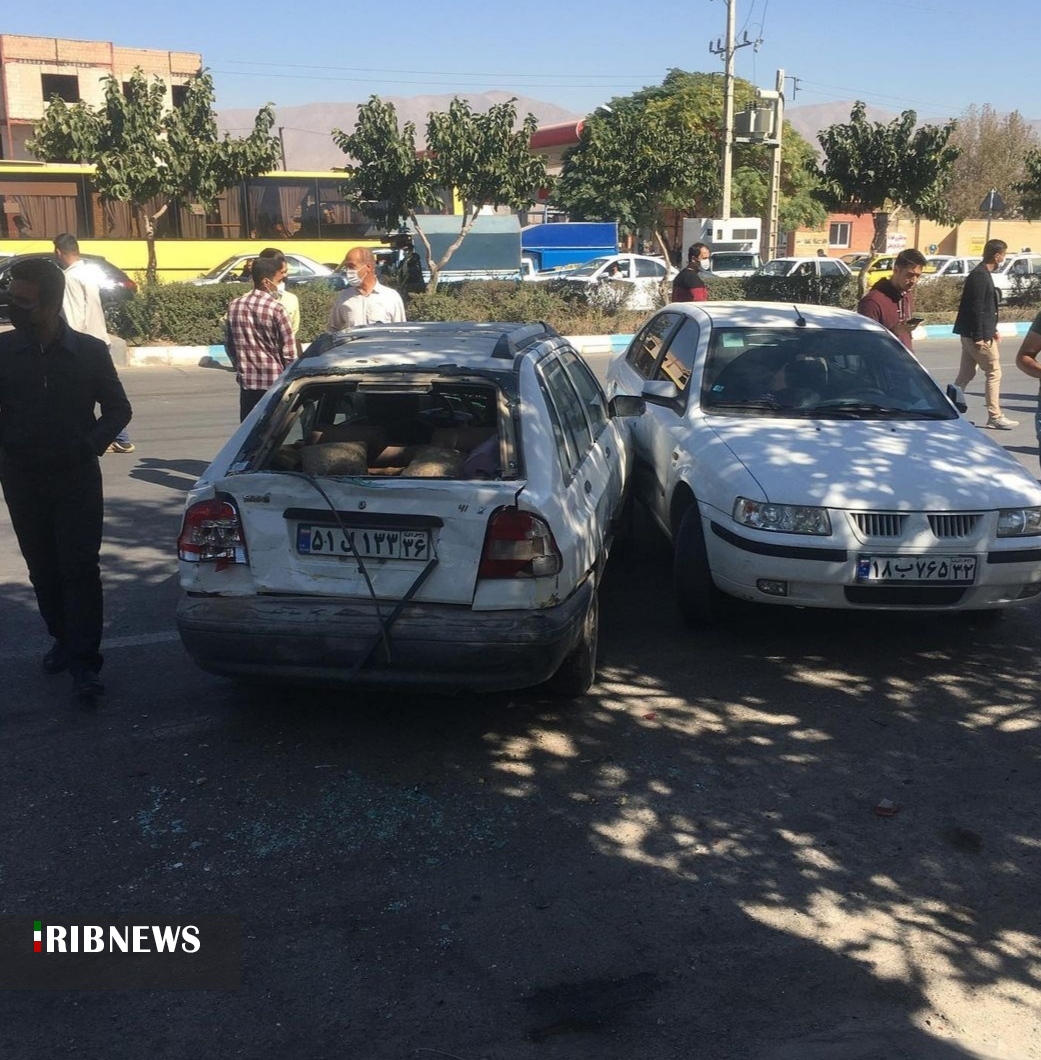 تشنج راننده، علت برخورد اتوبوس با تعداد زیادی خودرو در نیشابور + تصاویر