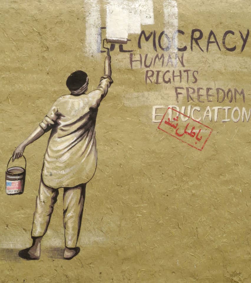 نقاشی‌های اعتراضی هنرمند افغانستانی بر دیوارهای خانه‌اش + عکس