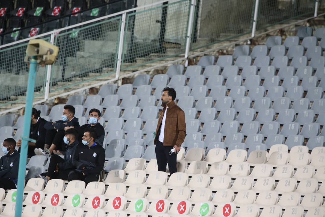 خوشوبش فرهاد مجیدی و احمد موسوی بعد از بازی با هوادار+عکس خوشوبش فرهاد مجیدی و احمد موسوی بعد از بازی با هوادار+عکس