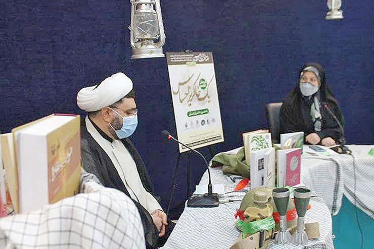 هم‌زمان با هفته دفاع مقدس، محفل ادبی «یک خاکریز احساس» برگزار شد.
