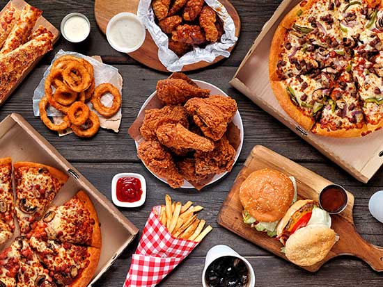 ۱۰ ماده غذایی مضر که پوست را زشت و پیر میکند ۱۰ ماده غذایی مضر که پوست را زشت و پیر میکند