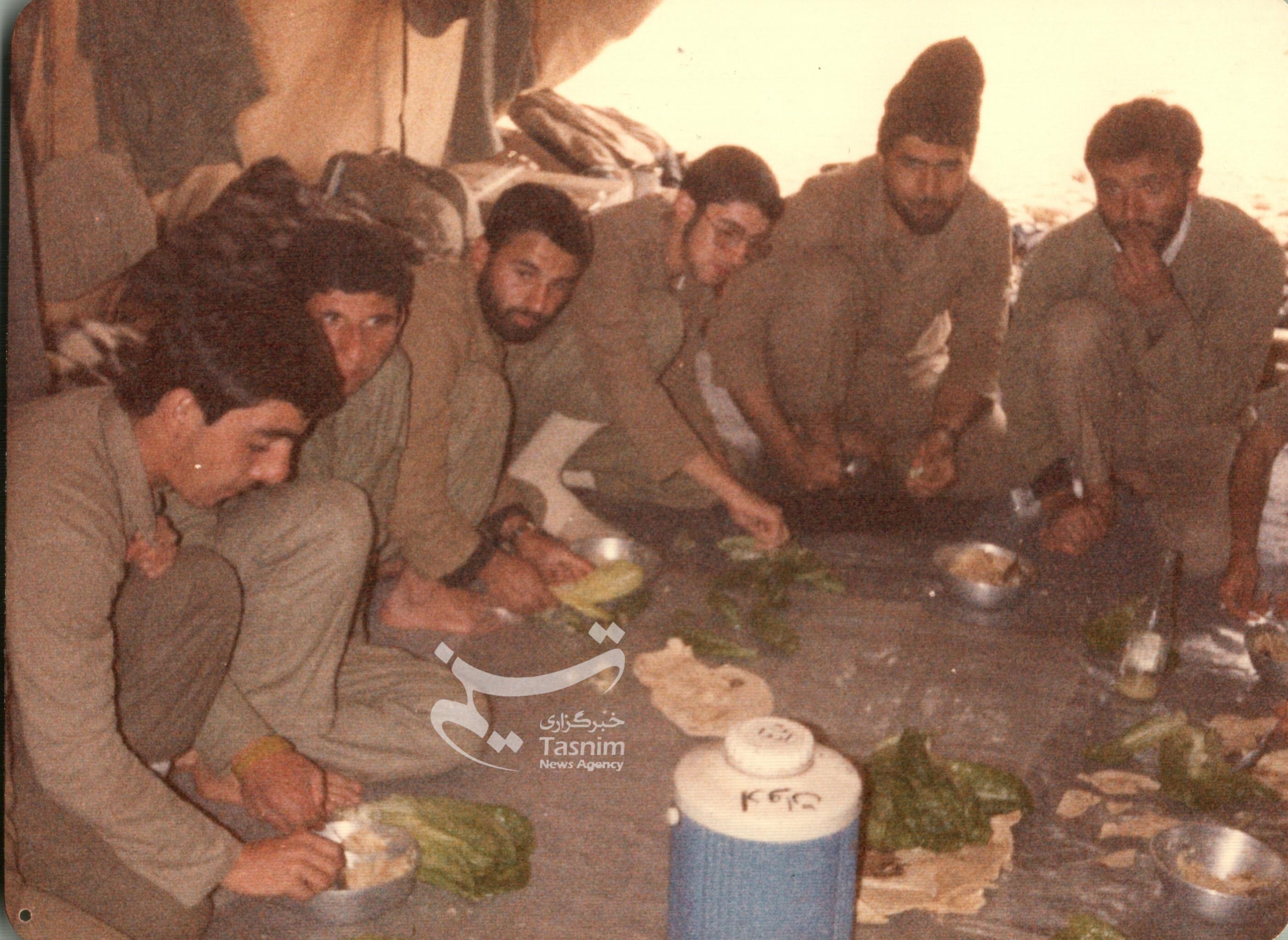 تصاویری از فرزند رهبر انقلاب در جبهه دفاع مقدس تصاویری از فرزند رهبر انقلاب در جبهه دفاع مقدس