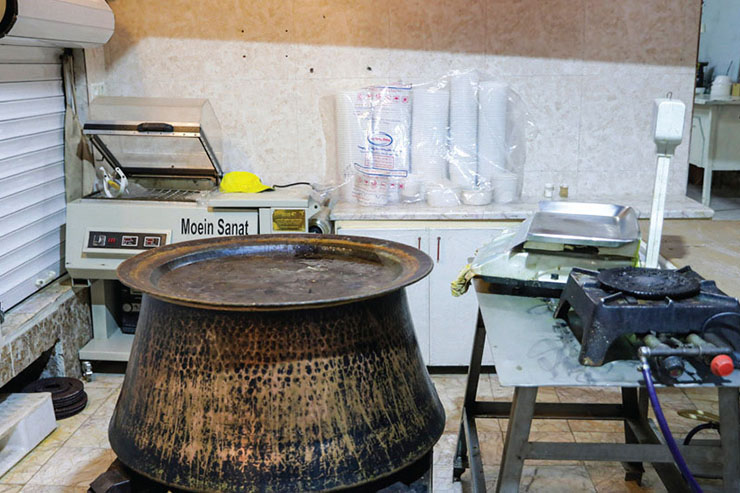 عطر دارچین از سفره نیشابور عطر دارچین از سفره نیشابور