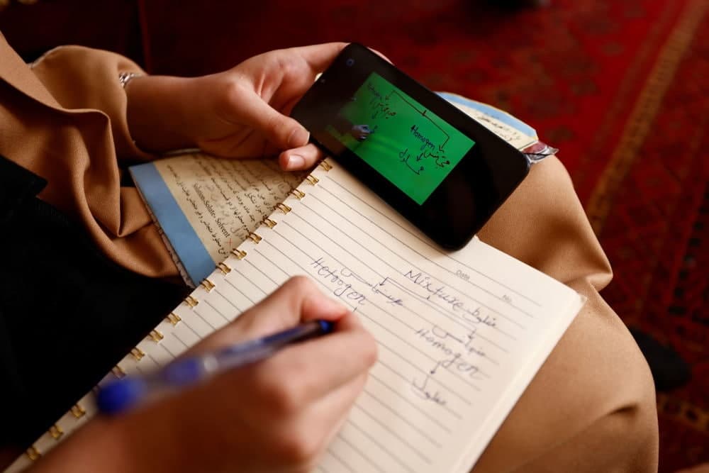 دختران افغان مشتاق بازگشت به مدارس + عکس و فیلم