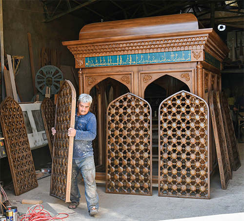 ضریح؛ پلی از مشهد الرضا (ع) تا سرپل ذهاب ضریح؛ پلی از مشهد الرضا (ع) تا سرپل ذهاب