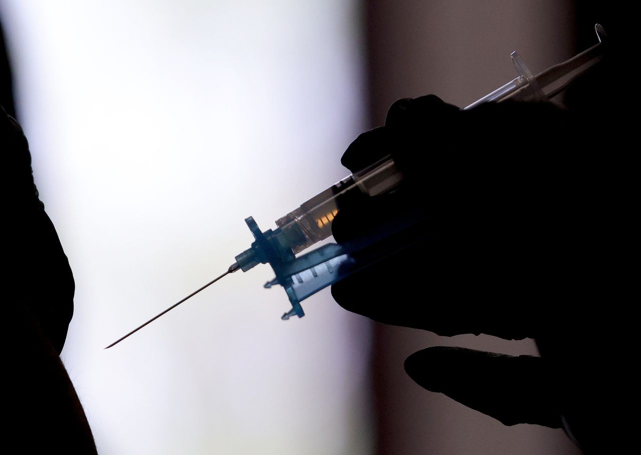 تزریق همزمان واکسن آنفلوآنزا و کرونا چه عوارضی دارد؟