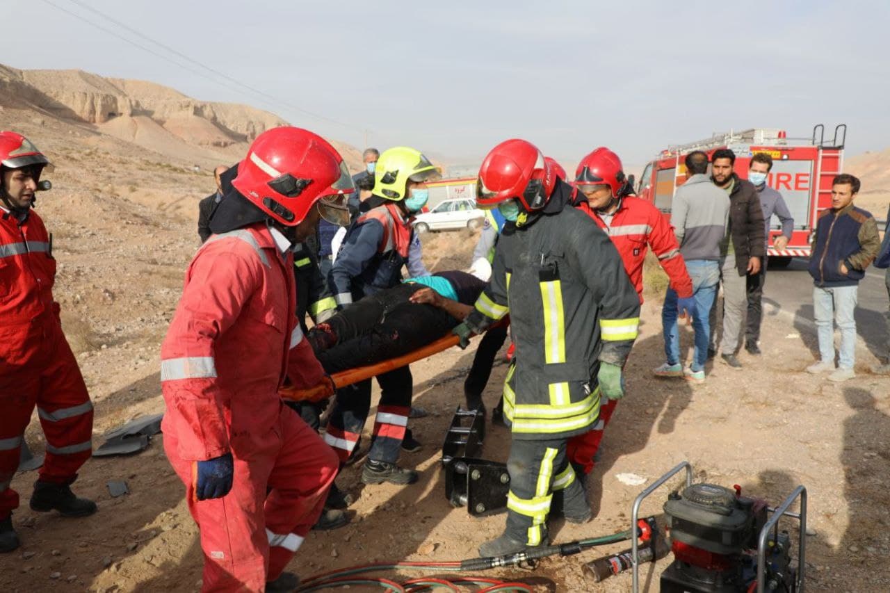 تصاویری دلخراش از تصادف خودروی حامل معلمان در جاده مشهد به کلات + فیلم تصاویری دلخراش از تصادف خودروی حامل معلمان در جاده مشهد به کلات + فیلم