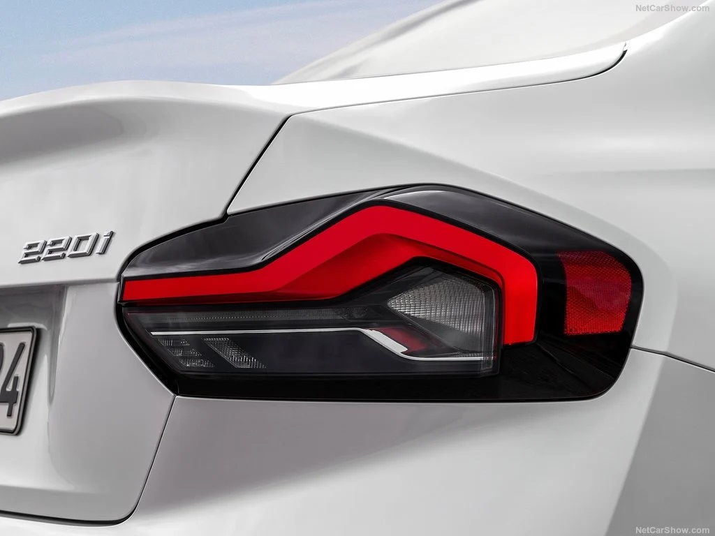 تغییرات هیجان انگیز بی ام و سری ۲ کوپه توسط منهارت + مشخصات تغییرات هیجان انگیز بی ام و سری ۲ کوپه توسط منهارت + مشخصات