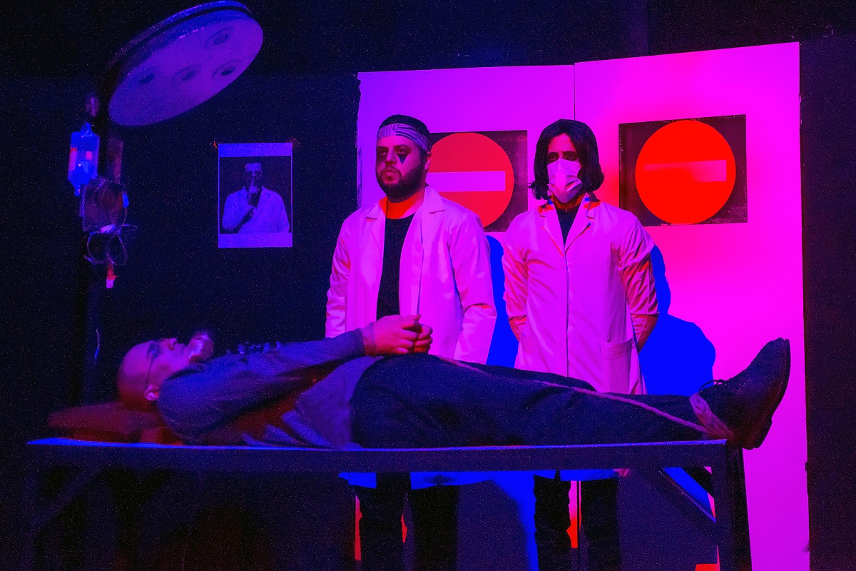 گفتگو با کارگردان نمایش «اعترافات یک زندگی غیرمعمولی» گفتگو با کارگردان نمایش «اعترافات یک زندگی غیرمعمولی»