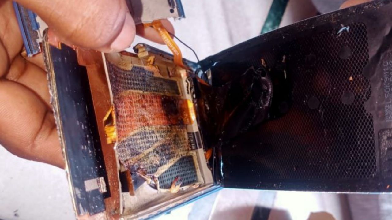 انفجار گوشی شیائومی به هنگام شارژ شدن + جزئیات انفجار گوشی شیائومی به هنگام شارژ شدن + جزئیات