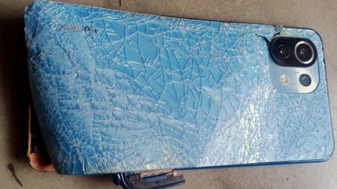 انفجار گوشی شیائومی به هنگام شارژ شدن + جزئیات انفجار گوشی شیائومی به هنگام شارژ شدن + جزئیات