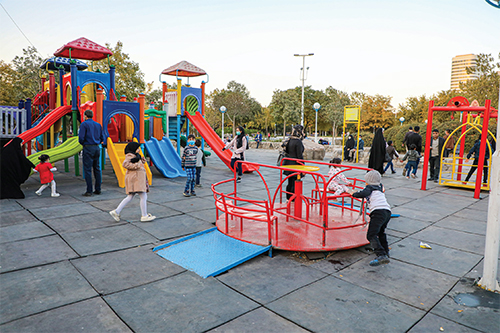 لبخند بوستانهای مشهد به کودکان توان یاب لبخند بوستانهای مشهد به کودکان توان یاب