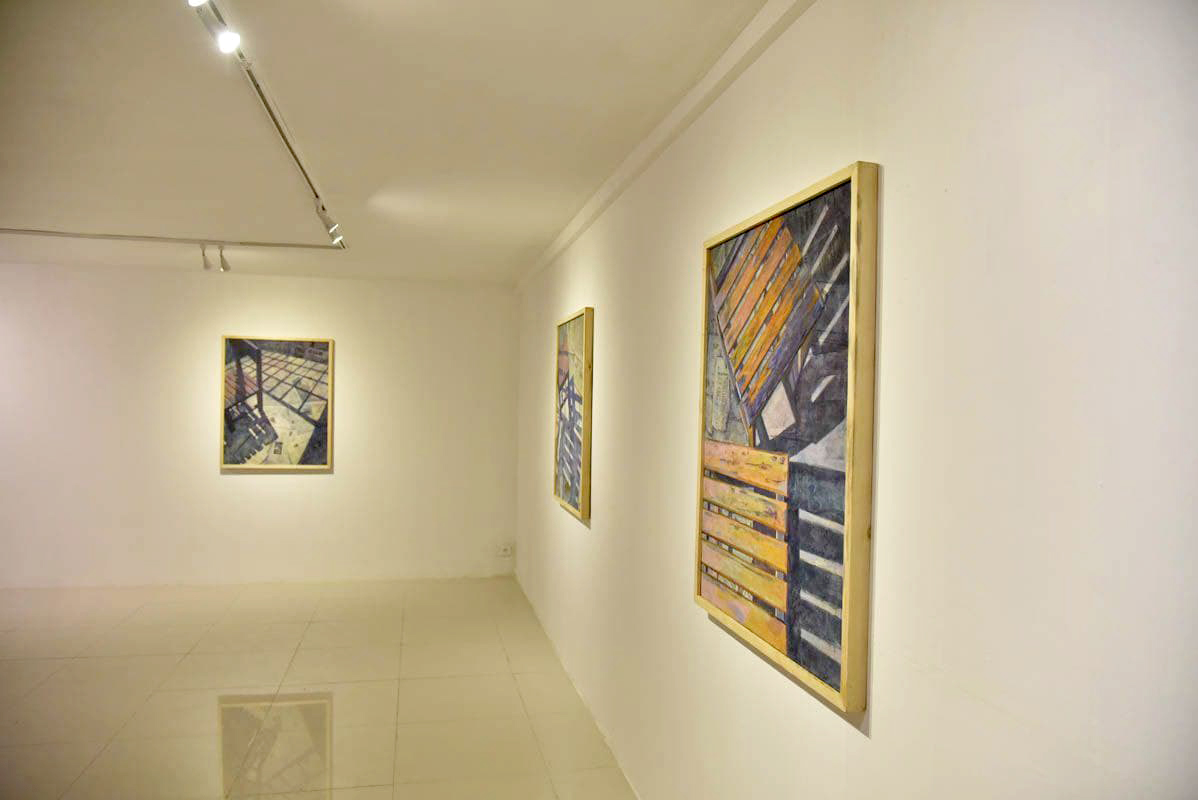 نگاهی به نمایشگاه «روزنامههای بی خبر» از حسین واحد که در نگارخانه رادین برپا بود نگاهی به نمایشگاه «روزنامههای بی خبر» از حسین واحد که در نگارخانه رادین برپا بود