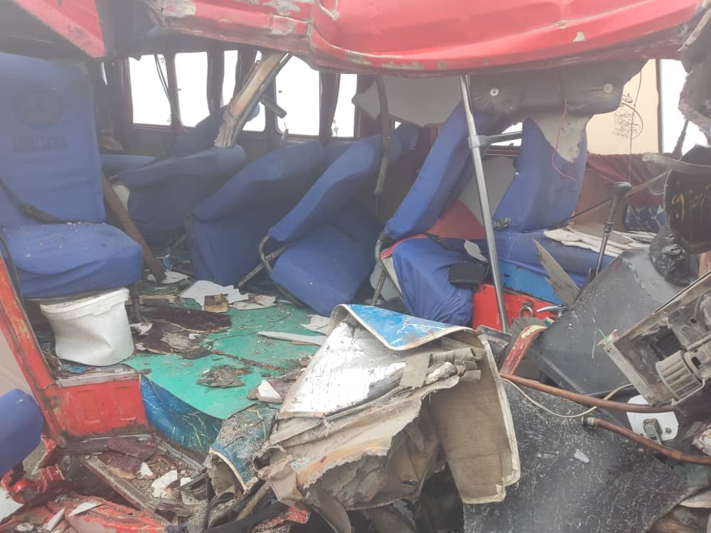 واژگونی مینیبوس دانش آموزان در کرمانشاه با دو فوتی و ۱۶ مصدوم + فیلم و عکس واژگونی مینیبوس دانش آموزان در کرمانشاه با دو فوتی و ۱۶ مصدوم + فیلم و عکس