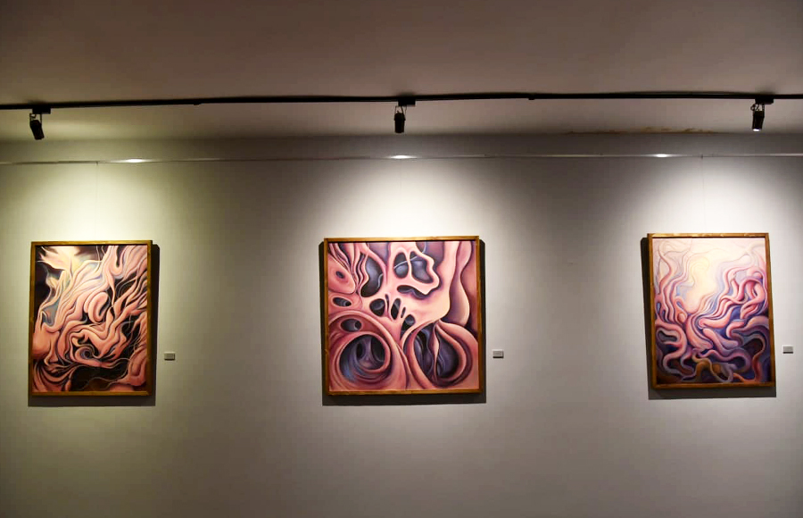 نگاهی به نمایشگاه «آینه در آینه» آثار شیرین جوانشیر در نگارخانه روند نگاهی به نمایشگاه «آینه در آینه» آثار شیرین جوانشیر در نگارخانه روند