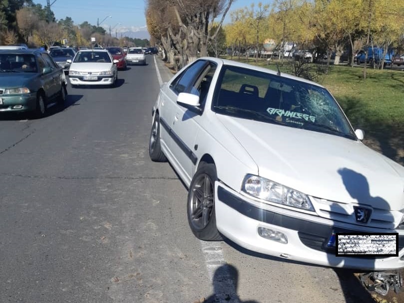 مشاجره و سیلی پدر به پسر باعث تصادف در تهران شد + عکس مشاجره و سیلی پدر به پسر باعث تصادف در تهران شد + عکس