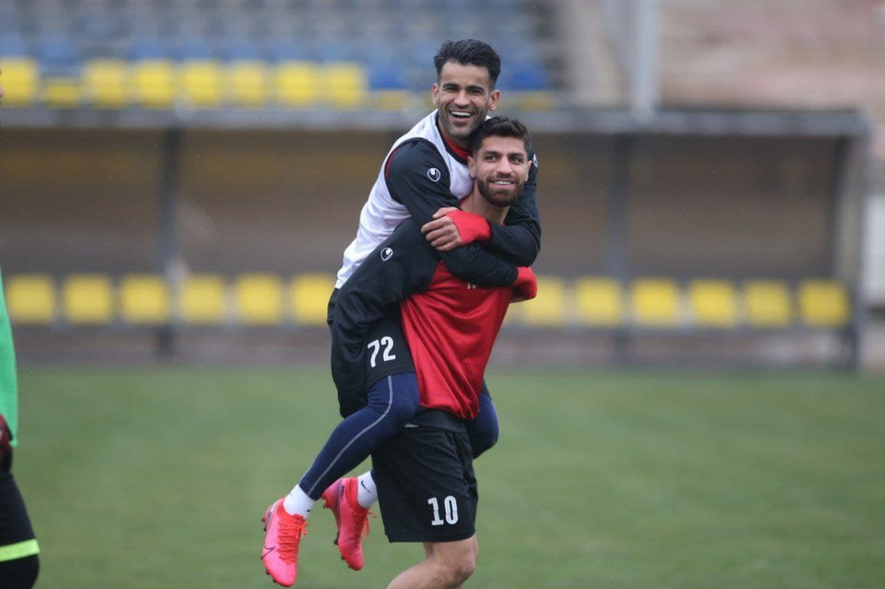 لک و سرلک درکنارآقای کاپیتان+عکس لک و سرلک درکنارآقای کاپیتان+عکس