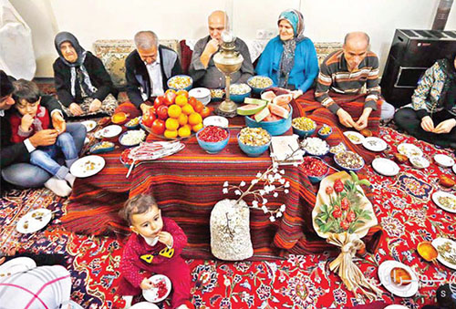 استقبال مشهدیها از چله با چهل چراغ استقبال مشهدیها از چله با چهل چراغ