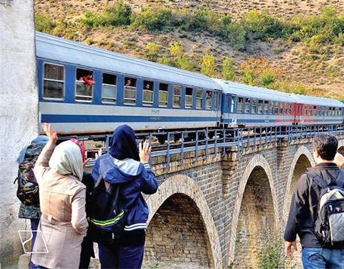 قطار گردشگری خواف چرا به مقصد نرسید؟ قطار گردشگری خواف چرا به مقصد نرسید؟