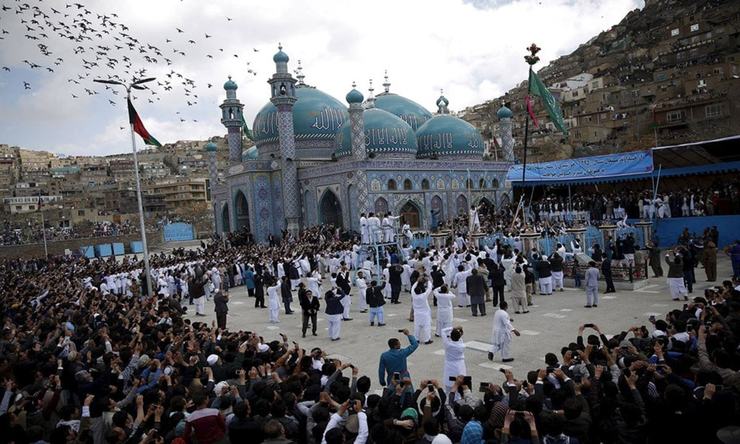 دولت طالبان اعلام کرد باید تمامی کارمندان دولتی و دانشجویان از روز اول فروردین در ادارات و کلاس‌های درس حاضر باشند. این در حالی است که تا پیش از فروپاشی حکومت پیشین و شکل گیری دولت طالبان عید نوروز در افغانستان تعطیل رسمی بود.