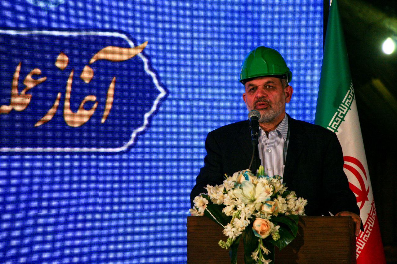آغاز عملیات ساخت و تجهیز ایستگاه‌های فاز اول خط۳ | اتصال خطوط قطار شهری مشهد به حرم مطهر رضوی کلید خورد