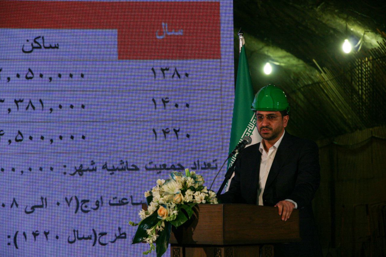 آغاز عملیات ساخت و تجهیز ایستگاه‌های فاز اول خط۳ | اتصال خطوط قطار شهری مشهد به حرم مطهر رضوی کلید خورد
