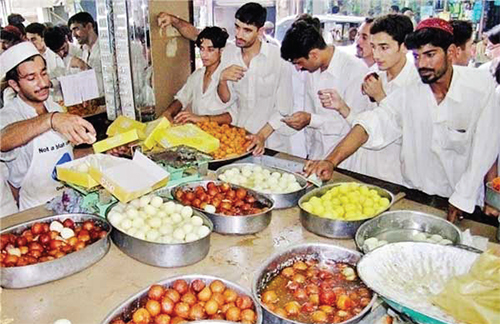 افطاری ملل در سفره مشهد افطاری ملل در سفره مشهد