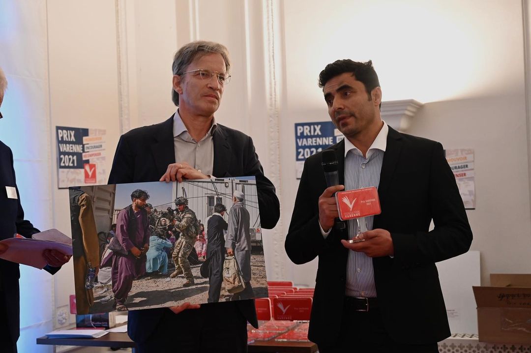 عکسی از خشونت سرباز آمریکایی در فرودگاه کابل جهانی شد عکسی از خشونت سرباز آمریکایی در فرودگاه کابل جهانی شد