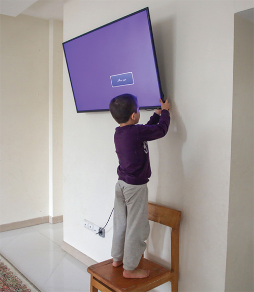 خانواده واقعی در یک «شبه خانواده» خانواده واقعی در یک «شبه خانواده»