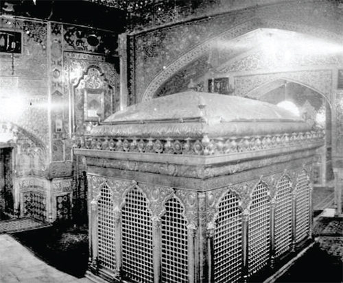 صد سال در سایه‌سار درخت ولایت